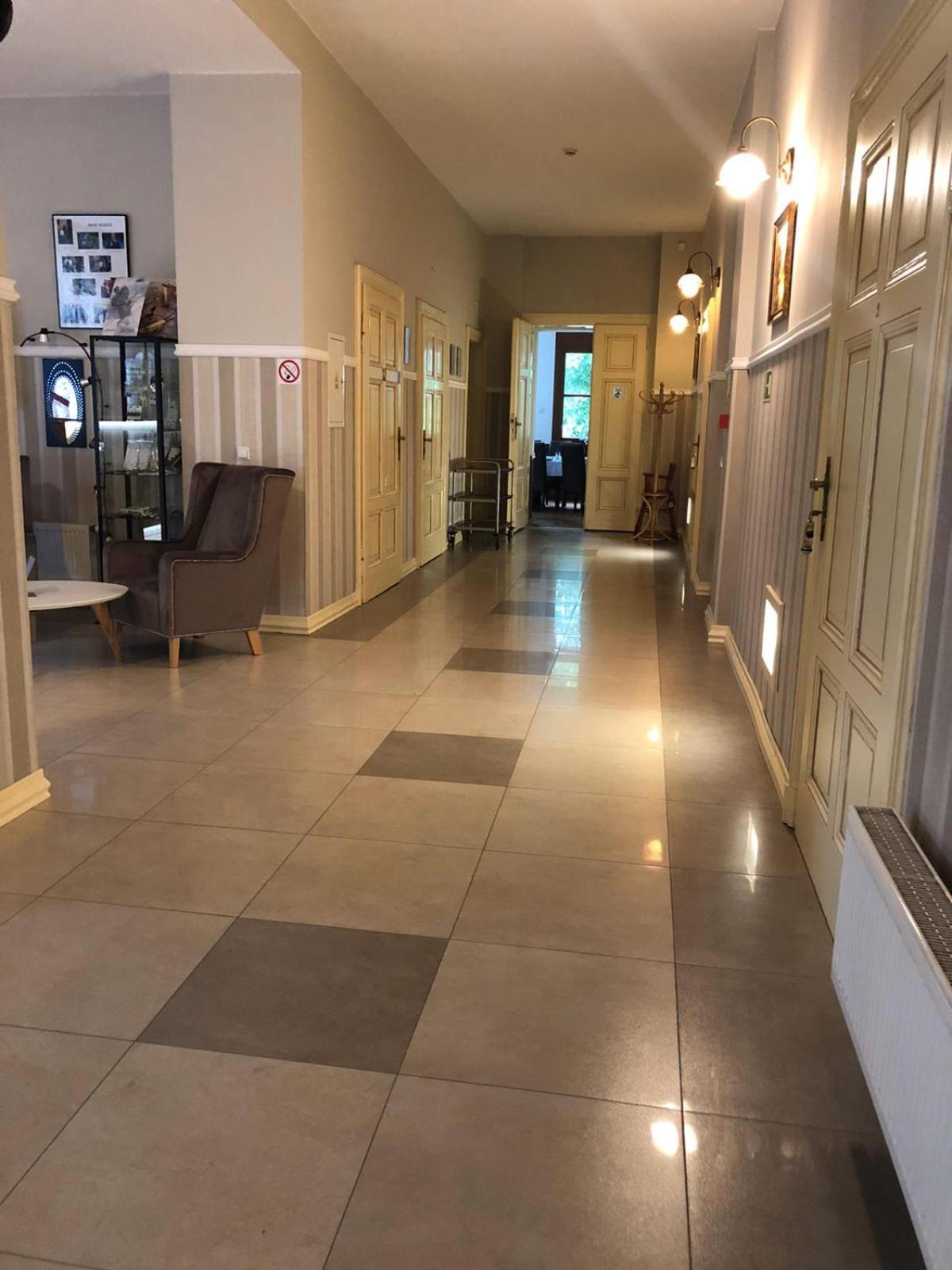 Park Hotel Dobrodzien Eksteriør billede